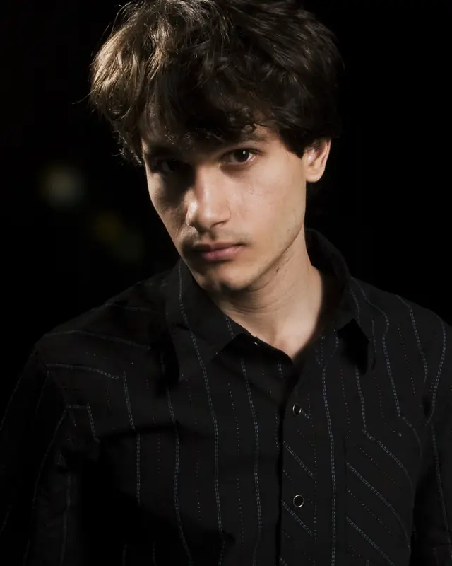 Aviv Yeshayav at 21, studio portrait